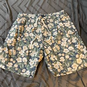 Men’s swim trunks size M